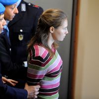 L'Américaine Amanda Knox, arrive à une audience du tribunal de Pérouse le 27 septembre 2008