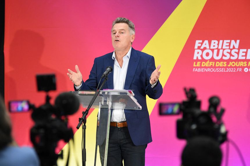Le candidat communiste, Fabien Roussel, lors de la présentation de son programme devant la presse, au siège du PCF à Paris, le 24 janvier 2022.