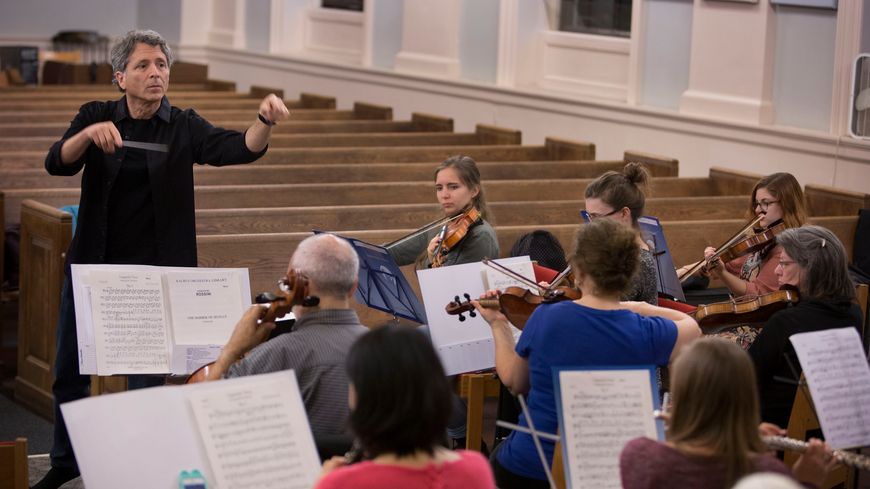 Le chef d'orchestre Ronald Braunstein donne une chance aux musiciens souffrant de maladies mentales.