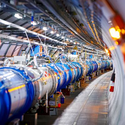 Le projet GBAR a démarré sous l'influence de Patrice Pérez, qui souhaitait réaliser des mesures directes de l'effet gravitationnel sur l'antimatière.