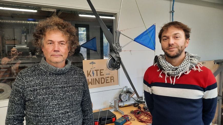 Dominique Rochier et Olivier Normand, les fondateurs de Kitewinder dans leur laboratoire à l'Eurekapôle Montesquieu à Martillac