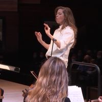 Sous la direction de Barbara Hannigan, l'Orchestre philharmonique de Radio France joue le Festin de l'araignée