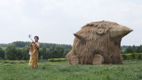 Un selfie durant le festival de sculpture de la ville de Jilin en Chine en 2021 ©Getty - China News Service