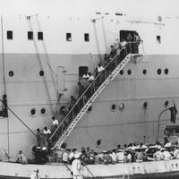 02/02/1961, des passagers débarqués du paquebot portugais "Santa Maria"