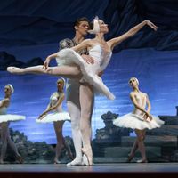 Le Ballet National Russe représente le « Lac des cygnes » dirigé par Sergey Radchenko (2021).
