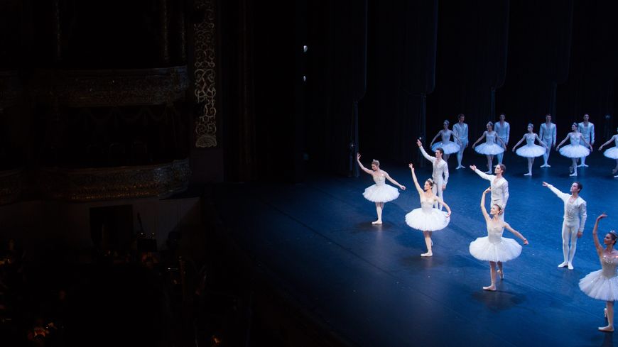 Le Royal Opera House de Londres a notamment annoncé avoir annulé des représentations du Bolchoï