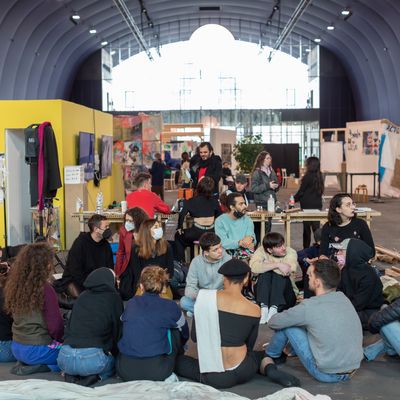 Les étudiants en art et en design qui ont participé à l'événement EuroFabrique dans le Grand Palais éphémère
