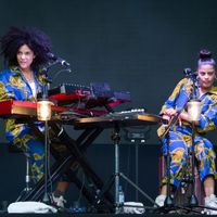 Lisa-Kainde Diaz et Naomi Diaz d'Ibeyi en concert