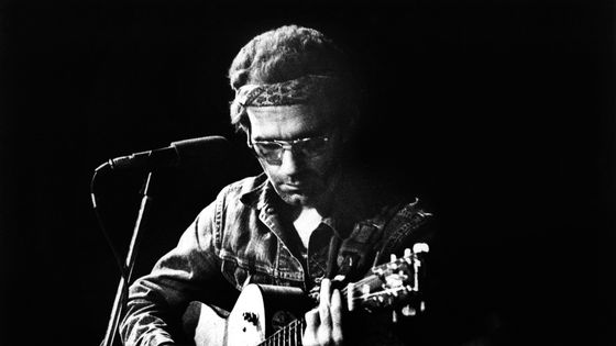 JJ Cale en concert, en 1973 ©Getty - Gijsbert Hanekroot