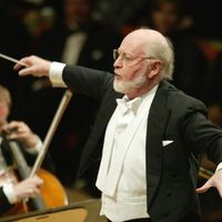 John Williams se produit sur scène lors du gala d'ouverture du Walt Disney Concert Hall. LOS ANGELES