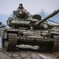 Des soldats ukrainiens sur la ligne de front du Donbas (est de l'Ukraine) combattant les rebelles soutenus par la Russie.