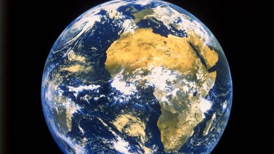 Vue de la planète Terre depuis l'espace qui montre le désert du Sahara et l’Europe ©Getty - Heritage Images / Contributeur