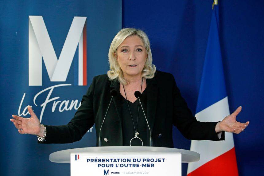 La candidate du RN, Marine Le Pen, a présenté devant la presse ses propositions pour l’Outre-mer, le 14 décembre 2021 à Paris.