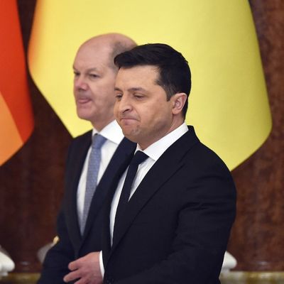 Le président ukrainien Volodymyr Zelensky et le chancelier allemand Olaf Scholzen conférence de presse commune à Kiev le 14 février 2022.