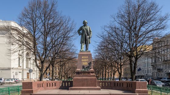 Statue du compositeur MikhaIl Glinka à Saint Pétersbourg - Florstein