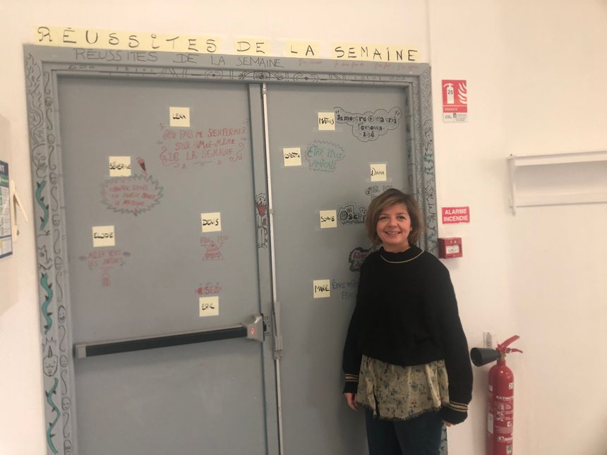 Perrine Fovez est en charge de la coordination pédagogique de la classe départ. Elle pose ici dans le local de Béthune.