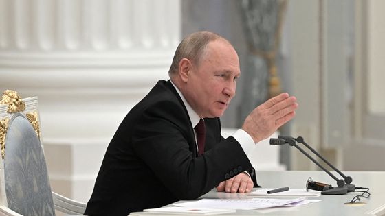 Vladimir Poutine préside une réunion avec les membres du Conseil de sécurité à Moscou, le 21.02.22 ©AFP - ALEXEY NIKOLSKY / SPUTNIK / AFP