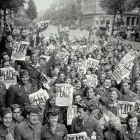 Hommes et femmes de service américains