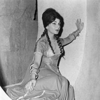 La soprano Teresa Stratas pour la première de l’opéra « Nausicaa » de Peggy Glanville-Hicks en 1961