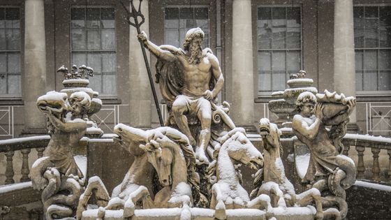 Fontaine de Neptune sous la neige, Cheltenham, GB. ©Getty - Tantse Manton EyeM
