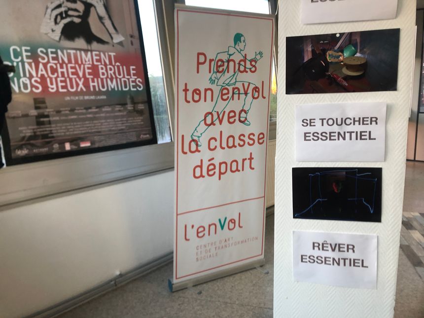 Dans les locaux de l'association l'Envol, à Béthune, là où les jeunes suivent la classe départ.