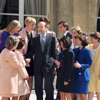Alain Juppé entouré des ministres surnommées les "jupettes" en1995