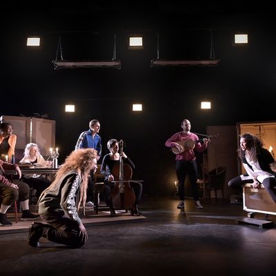 Les comédiens de la Comédie-Française dans le spectacle "D'où rayonne la nuit".