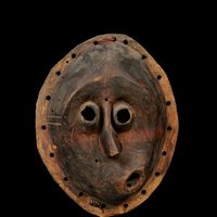 Masque bwalabwala, Pende occidentaux Bois, pigments. Musée Royal de l'Afrique Centrale, Tervuren (Dépôt Jésuite-Heverlee) Inv. SJ.1794