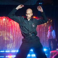 Le policier Mark Rodriguez, joué par Keegan-Michael Key, dans la série "Playing House" (2014).