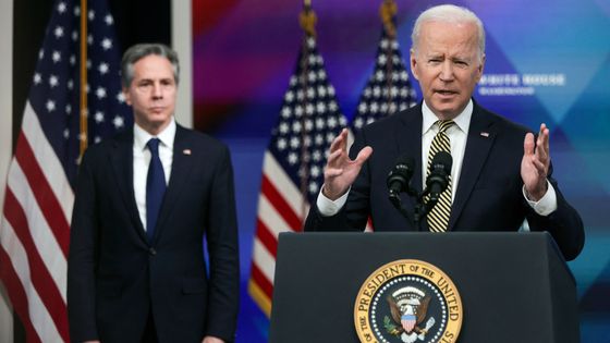 Washington le 16 mars 2022 : le président américain Joe Biden annonce une nouvelle aide militaire à l'Ukraine. A gauche, le secrétaire d'Etat Antony Blinken. ©AFP - ALEX WONG / GETTY IMAGES NORTH AMERICA