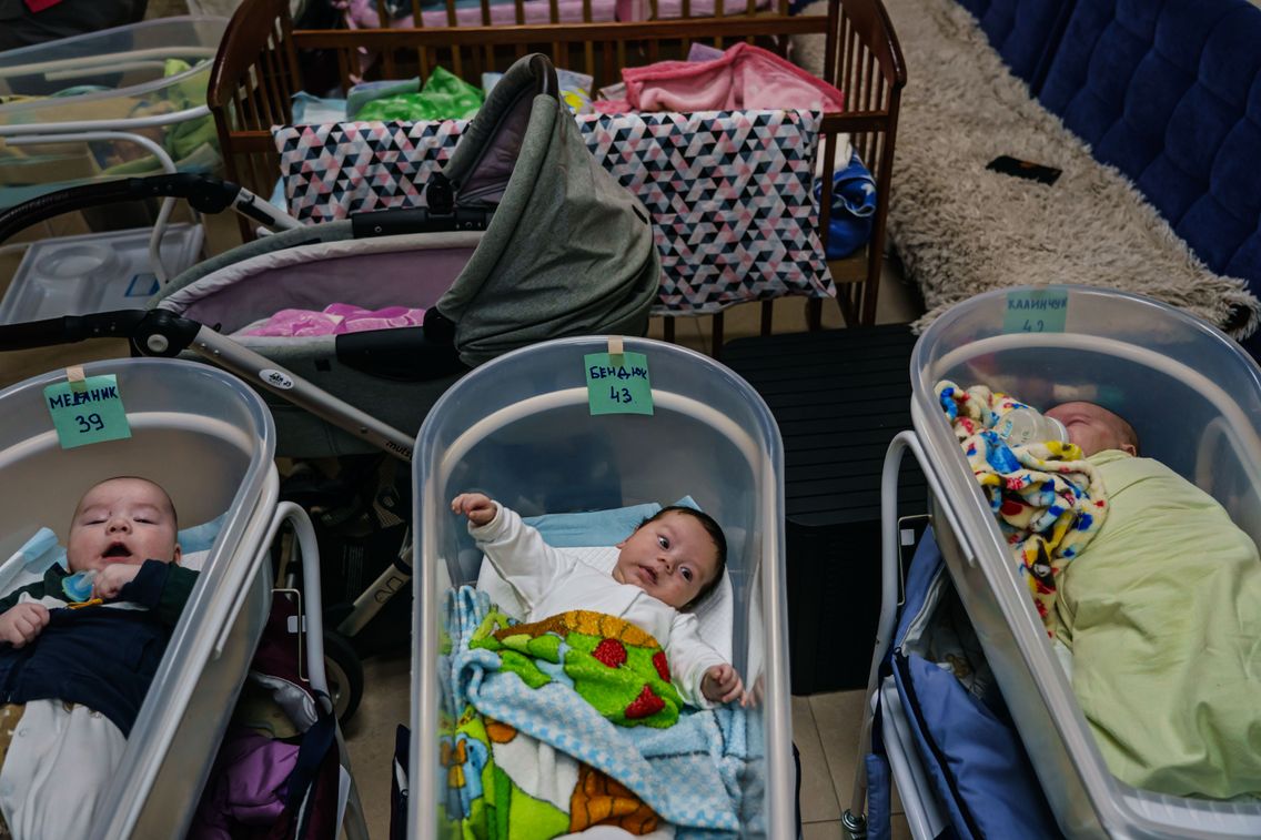 Vingt Bebes Issus De Gpa Pour Des Couples Etrangers Dorment Dans Un Bunker A Kiev Le Figaro