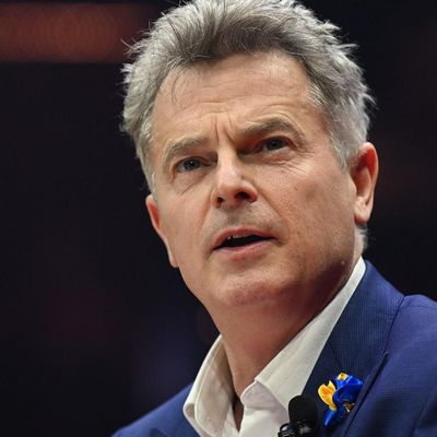 Fabien Roussel lors d'un meeting au Cirque d'Hiver (Paris), le 10 mars 2022.