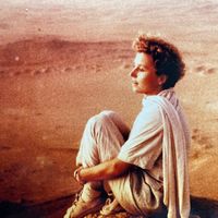 Hanna Schygulla au sommet de la pyramide de Kheops en Egypte, août 1982