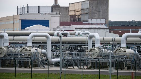 Lancé sous Merkel et opérationnel depuis octobre 2021 le gazoduc Nordstream2 a été arrêté par Olaf Scholz le 22 février 2022, deux jours avant l'invasion russe. ©AFP - John MACDOUGALL