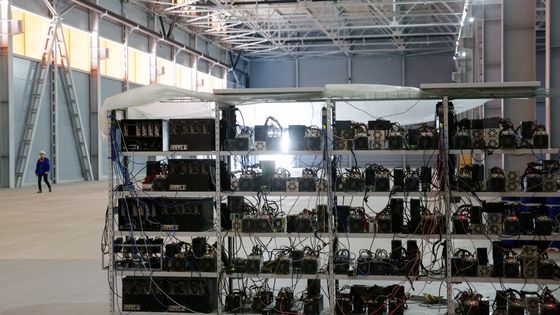 Centre d'hébergement d'ordinateurs extrayant des cryptomonnaies, Moscou, Russie, 2017 ©AFP - MAXIM ZMEYEV