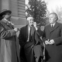 Les poètes Pierre Reverdy, Francis Ponge et André Breton, en octobre 1952