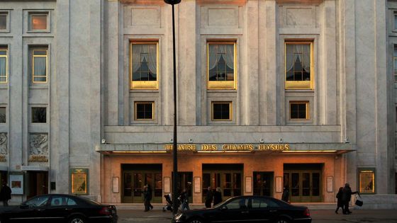 Façade du Théâtre des Champs Elysées - .