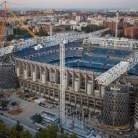 Le stade du Real de Madrid en travaux fin 2020, comme à de très nombreuses reprises depuis la construction d'un nouveau Chamartin, en 1944.