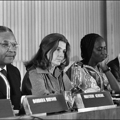 17/11/1975 clôture de l'Année de la Femme au Palais de l'UNESCO à Paris en présence de Gisèle Halimi