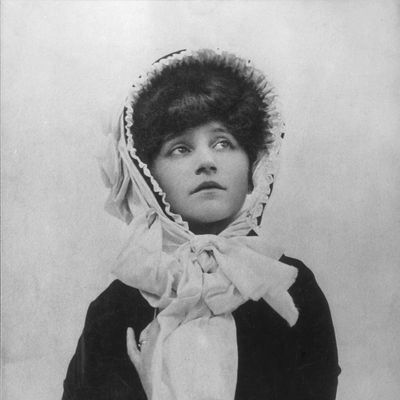1900: Portrait de Sidonie-Gabrielle Colette (1873 -1954)