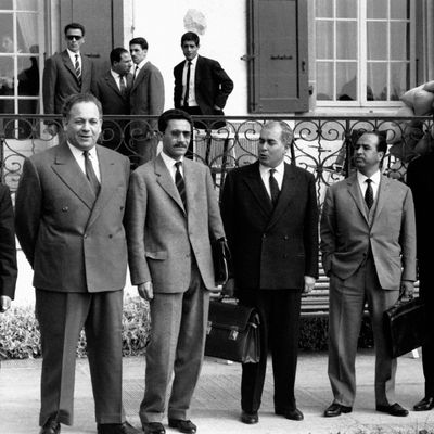Signature des Accords d'Evian le 18 mars 1962 à l'Hôtel du Parc à Évian-les-Bains, France .