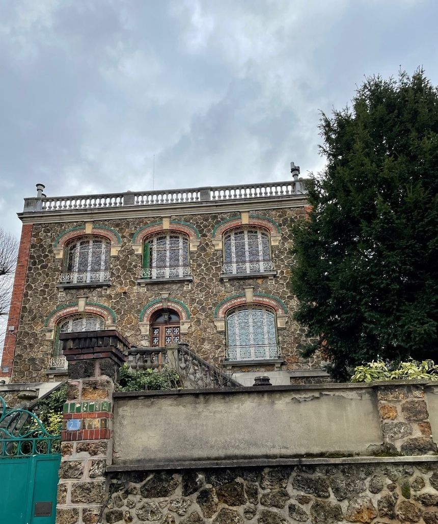 La maison de la famille Inayat Khan où vécu Noor, à Suresnes (depuis la rue de la Tuilerie)