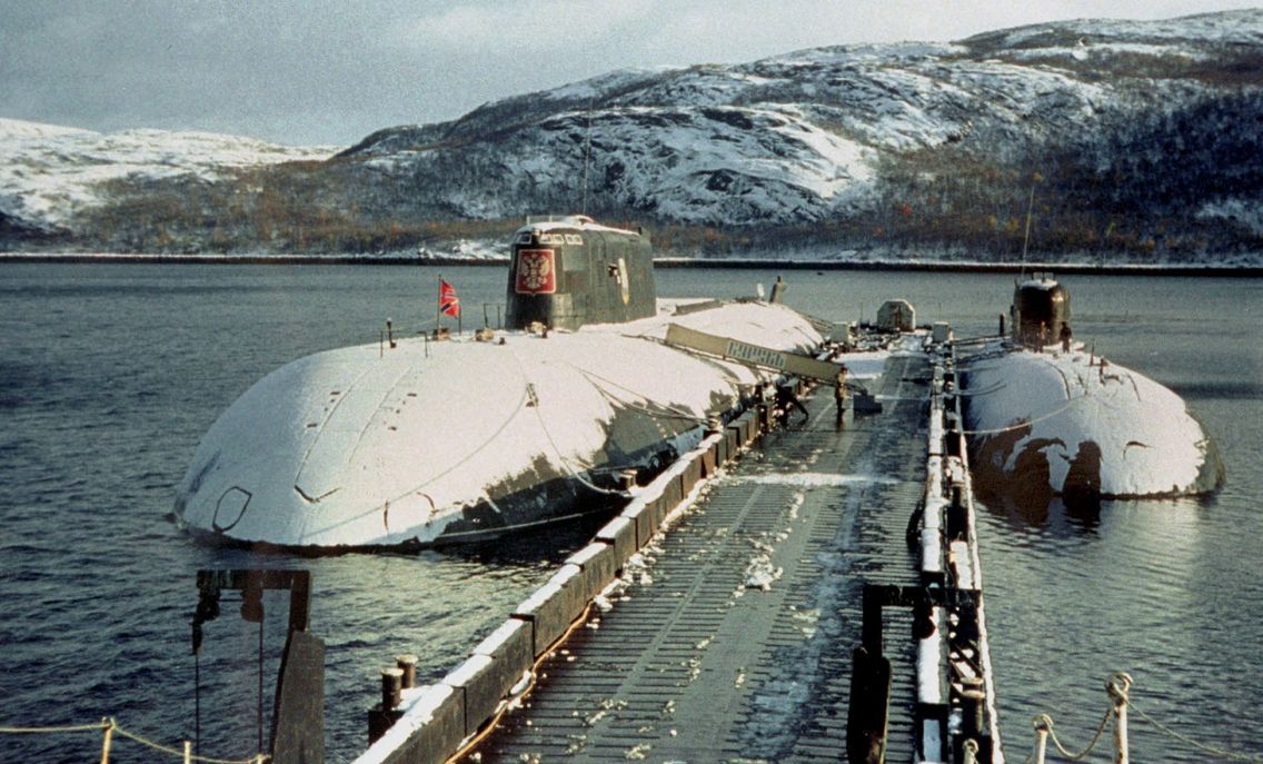 Le sous-marin Koursk stationné dan la mer de Barents (Russie)