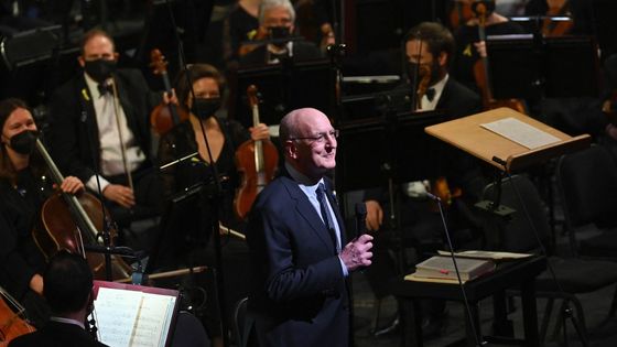 Peter Gelb, directeur du Metropolitan Opera, au concert pour l'Ukraine du 14 mars 2022 à New York ©AFP - ANGELA WEISS