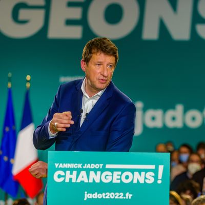 Yannick Jadot, candidat du parti écologiste, en meeting de campagne le 29 janvier 2022 à Lyon.