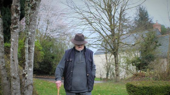 Benoist Rey, 84 ans, a accueilli pendant 15 ans des jeunes toxicomanes dans son auberge en Ariège. ©Radio France - Charlotte Perry