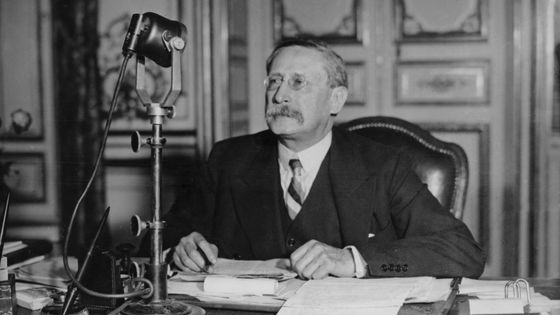 Léon Blum (1872-1950) lors d'une émission de radio (07.03.1937) ©Getty - Photo by Keystone/Hulton Archive/Getty Images
