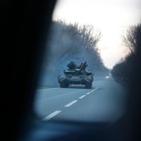 Un char russe en mouvement près la ville de Kharkiv en Ukraine, le 24 février 2022