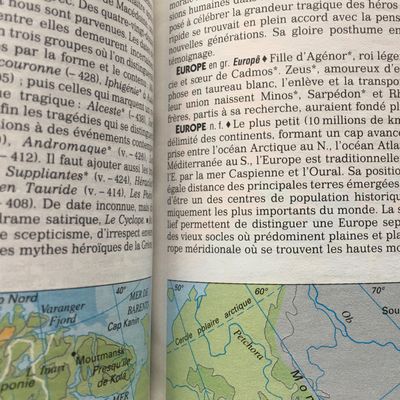 Définition du terme "Europe" dans le dictionnaire Le Robert.