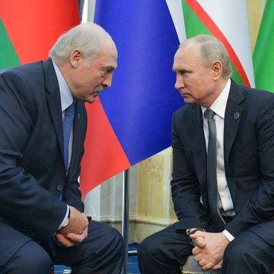 Le président russe Vladimir Poutine et le président biélorusse Alexandre Loukachenko le 14 juin 2019.